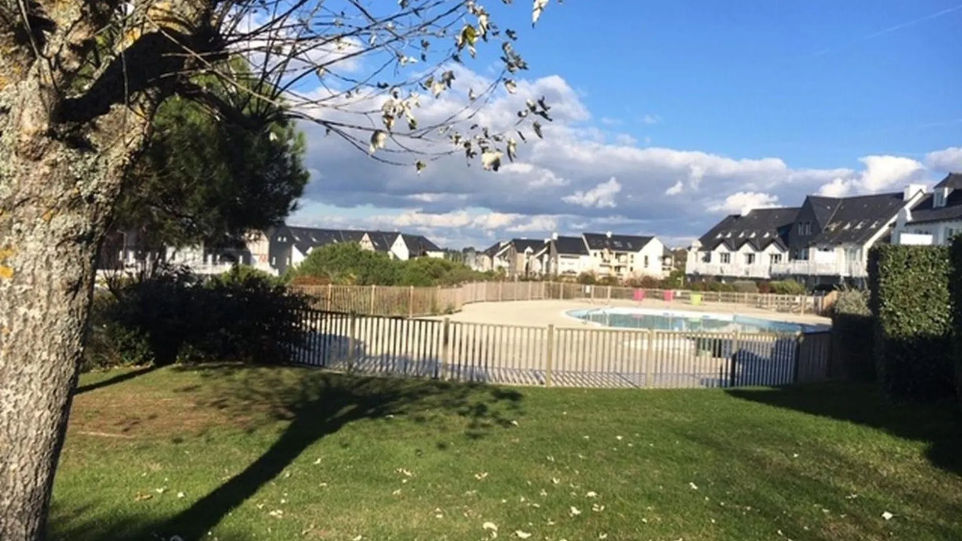 Appartement 4 Pers. Pres De La Plage Avec Piscine Et Parking A Arzon - Fr-1-775-12 France
