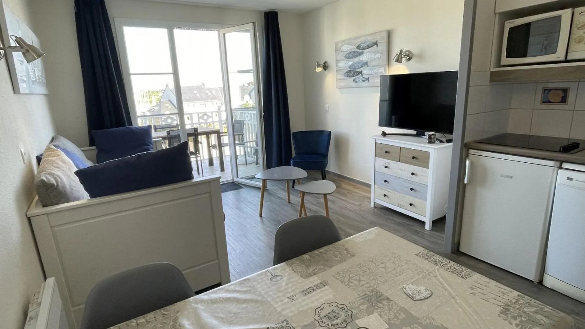 Appartement 4 Pers. Pres De La Plage Avec Piscine Et Parking A Arzon - Fr-1-775-12