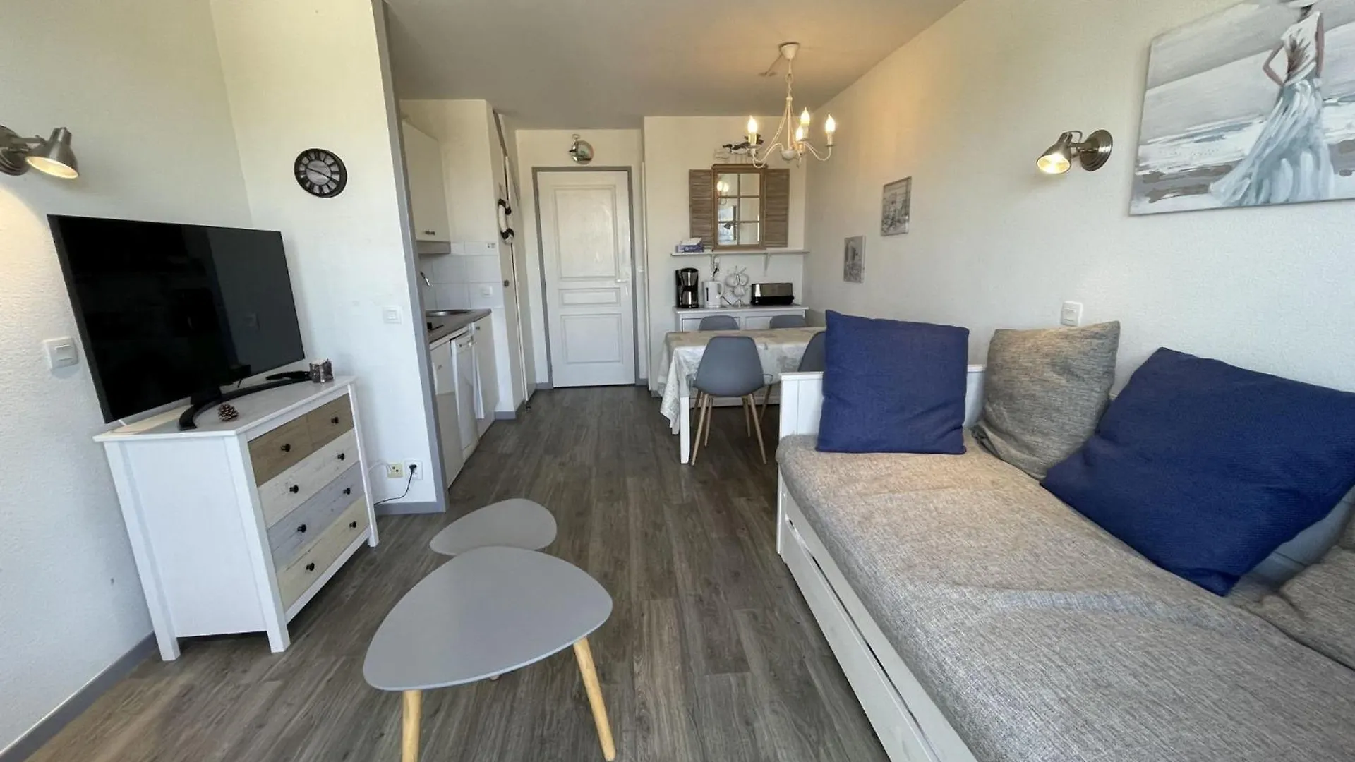 Apartment Appartement 4 Pers. Pres De La Plage Avec Piscine Et Parking A Arzon - Fr-1-775-12