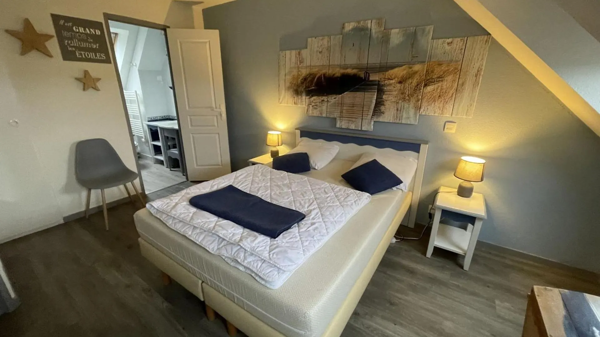 Apartment Appartement 4 Pers. Pres De La Plage Avec Piscine Et Parking A Arzon - Fr-1-775-12