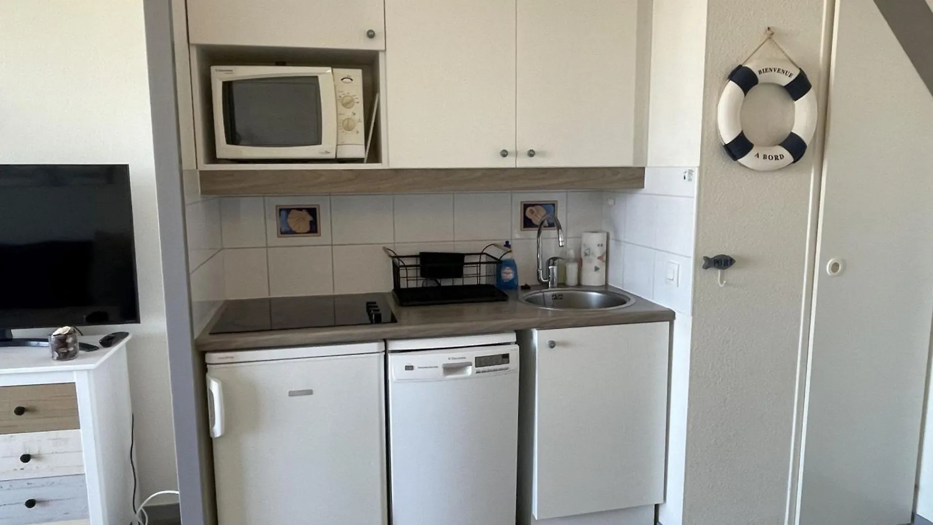 Appartement 4 Pers. Pres De La Plage Avec Piscine Et Parking A Arzon - Fr-1-775-12 0*,